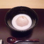 神保町 傳 - カブに白子の出汁的なのをかけた一品