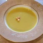 プティレストラン グーテ - そら豆のスープ