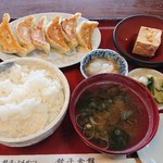 餃子会館 - 餃子定食とロースカツ単品
      
      本当はロースカツ定食と餃子