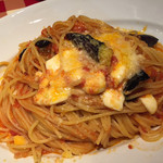 イタリア食堂TOKABO - モッツァレラチーズと揚げ茄子のトマトソース（税別940円）