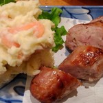 おぎ野 - 賄い。ポテトサラダとフランクフルト