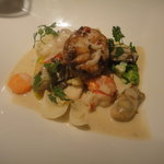 ビストロ ダイア - シャンパン蒸しの小牡蠣、オマール、たらの白子のバターソース