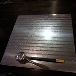 ラヴィリンス - さて、椅子に座ってっと。 お箸とスプーンがセットされていますよ。