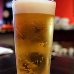 ラヴィリンス - と、悩んでいる間に、ビールの登場です。 まずは、これからですよね。 ハートランドの生ビール５００円です。 このビールって美味しいんですよね。