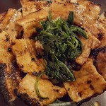 どんぴしゃり - 炭焼豚丼(大)980円(2019年4月現在)