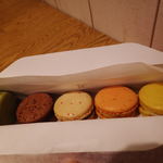 105511821 - 箱に5個