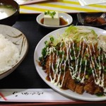 コロンビア - 日替わりのカツ定食