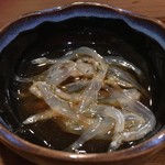 鮨 波づき - 白魚のポン酢と山椒がけ（食べかけ）