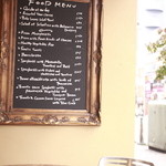 パティスリー・アラカンパーニュ - 道路に面した長いテラス席