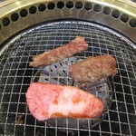 焼肉陽山道 - 少ないので慎重に