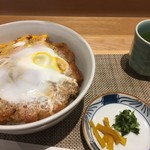 友楽 - 2019年4月10日  かつ丼単品、ご飯の量は普通