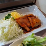 Hotori - 錦糸玉子が添えられたチキン照焼き