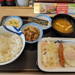 松屋 - ソーセージエッグ朝定食