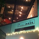 ワインカフェ イナバ - 路地から見える灯り