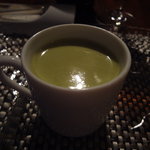 グランファミーユ・シェ松尾 - 日替わりのプチスープ、グリーンアスパラガスのポタージュ