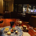 グランファミーユ・シェ松尾 - 本日のアイスとプチデザート盛り合わせ、エスプレッソ、赤ワイン