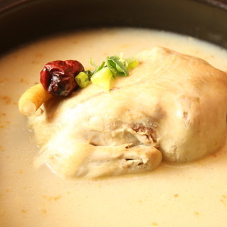 Special ``Samgyetang'' made with approximately 1 kg of domestic young chicken