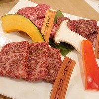 焼肉 梨久 - 特選３種盛り（ランプ､ハラミ､ヒレ）