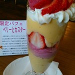クリクリ - ベリーとカスタードのパフェ¥950  ～4/15