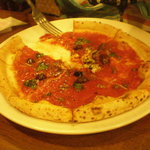 グラン・テーブル - メディテッラーノ。1134円。ピザがソースでびしょびしょになり食べにくい。