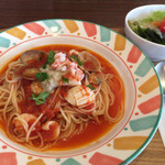 ラ　ナチュリッチ - カニと魚介のトマトソーススパ
