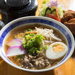 くつろぎ亭ひこべえ  - 牛骨ラーメンセット　864円