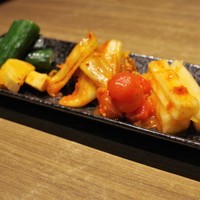 焼肉レストラン ROINS 久茂地国際通り店 - キムチ盛り合せ