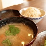 Oshikano Oka Shokudou - 茶飯と味噌汁