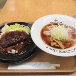 三木サービスエリア（上り線）スナックコーナー - 世界一忙しいラーメン＆かつめし。1580円