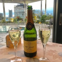 ザ・レギャン・トーキョー - まずはスパークリングワインで乾杯♪