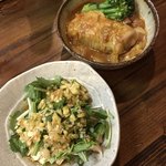 楽や - お通し 奥:ロールキャベツ  手前:鶏のネギ餡掛