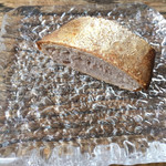 バローレ - 胡桃と赤ワインの自家製パン♬