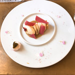 バローレ - デザート♬
      桜のモンブラン…ルビーチョコ♬