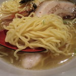 麺処 銀笹 - 軽く縮れた麺