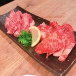 炭火焼肉・にくなべ屋 神戸びいどろ - 