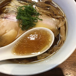 ラーメン屋 トイ・ボックス - RO水を導入し、スーッと染み渡るスープ