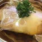 ラーメン屋 トイ・ボックス - ガリシア栗豚のチャーシューに九条ネギ