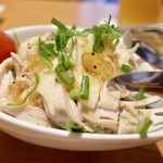 Chuuka Izakaya Pokkori - 蒸し鶏とネギ塩ソースのサラダ