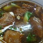 牛棚牛肉麵 - 全部のせ選びました・三？牛肉麺(小150元・大170元)