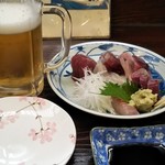 Totsukuri - 豪快な盛り合わせ。鰹、ぶり、鯛。