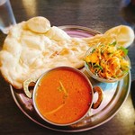 インド・ネパール料理 ヒルビュウ - ★★Bランチ 750円 マンゴーラッシーも付いてるしお得だが、味は普通だしナンにパリパリ感が無い。