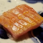 馳走 啐啄一十  - ⑩金目鯛(静岡県天竜川沖産・サスエ前田魚店・7日熟成)
      産卵期は夏、旬は秋～晩冬。
      金目鯛はギリギリ冬の魚で脂のりが良い。
      上品かつ濃い旨み、儚く消えるあと味、素晴らしいです。