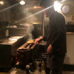 焼き鳥 とりら - 焼く