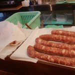 島のごちそう てぃんがーら - 猪の脂肪入り自家製ソーセージと燻製