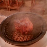 島のごちそう てぃんがーら - 西表島産天然猪の瞬間燻製ステーキ　1,980円