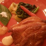 島のごちそう てぃんがーら - 西表島産天然猪の瞬間燻製ステーキ　1,980円