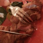 島のごちそう てぃんがーら - 西表島産天然猪の瞬間燻製ステーキ　1,980円