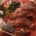 島のごちそう てぃんがーら - 西表島産天然猪の瞬間燻製ステーキ　1,980円