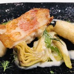 リストランテ サクラ - 銚子産金目鯛　スミイカとアーティーチョークのソテー　ヤリイカのフリット　カラスミのパウダー
