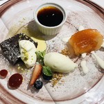 リストランテ サクラ - デザート　4種盛合せ　グレープフルーツのテリーヌ　ヨーグルトのジェラート　パンナコッタ　ガトーショコラ